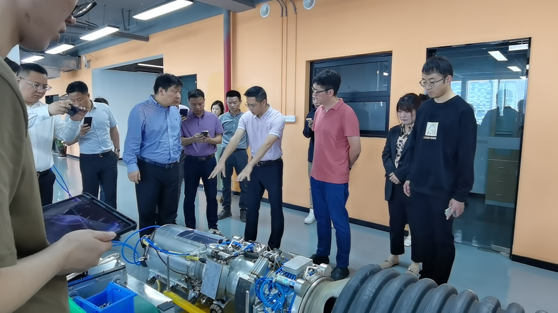 圖4 參觀南京安透可智能系統(tǒng)有限公司研發(fā)中心和技術(shù)交流.jpg 圖4 參觀南京安透可智能系統(tǒng)有限公司研發(fā)中心和技術(shù)交流.jpg